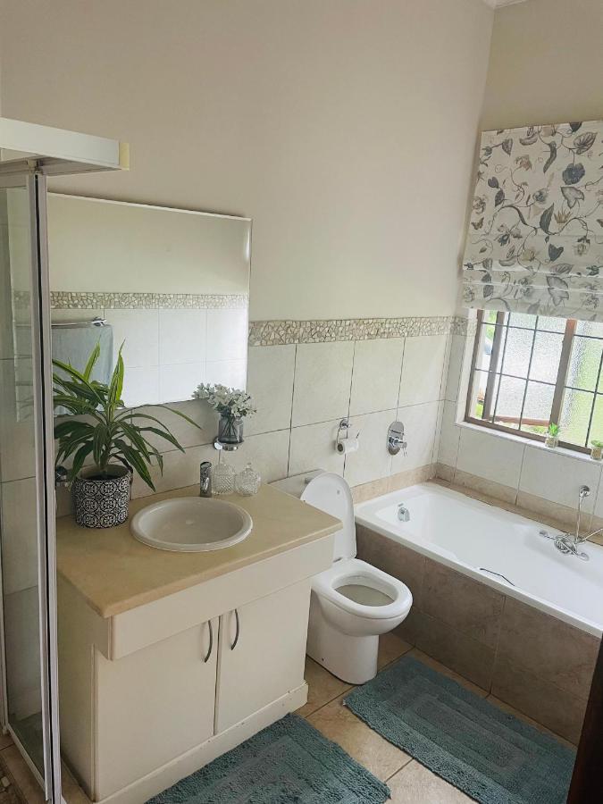 Porterfield Guest House, Champagne Valley ภายนอก รูปภาพ