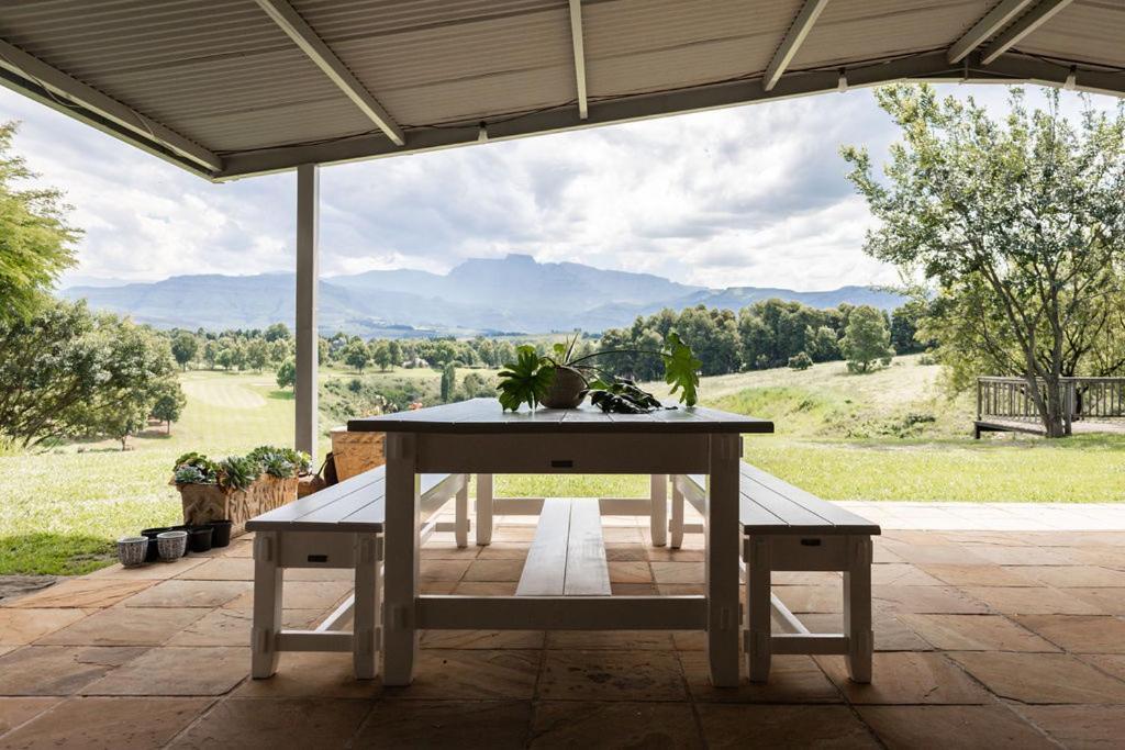 Porterfield Guest House, Champagne Valley ภายนอก รูปภาพ