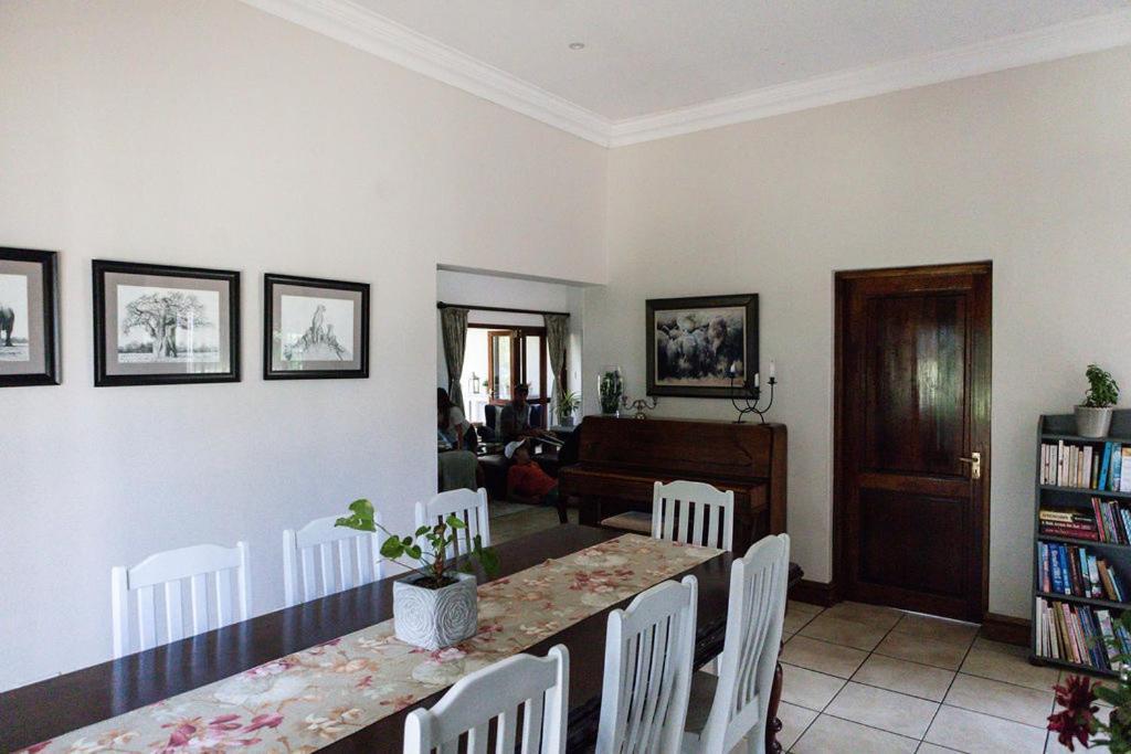 Porterfield Guest House, Champagne Valley ภายนอก รูปภาพ